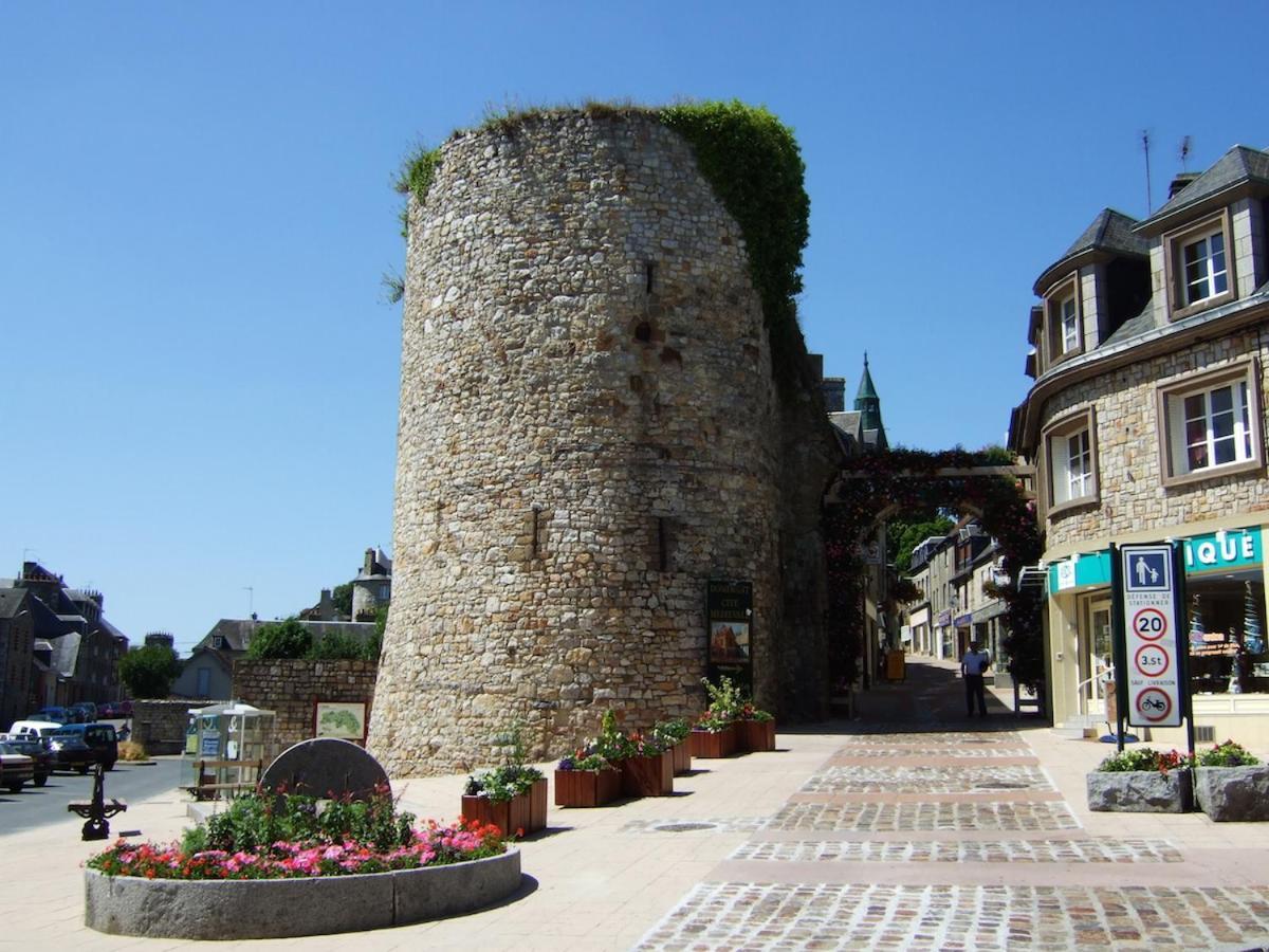 La Maison Sur Les Remparts Domfront (Orne) Exterior foto