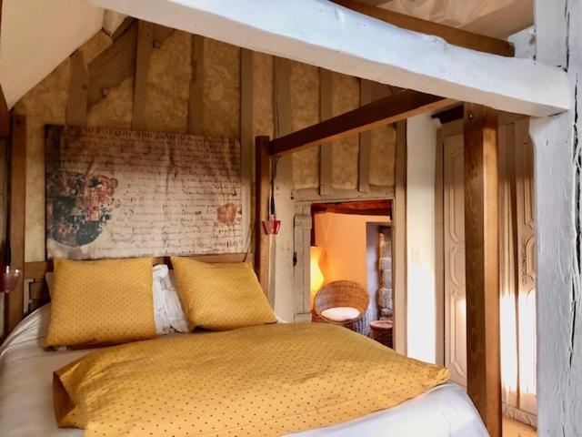La Maison Sur Les Remparts Domfront (Orne) Exterior foto