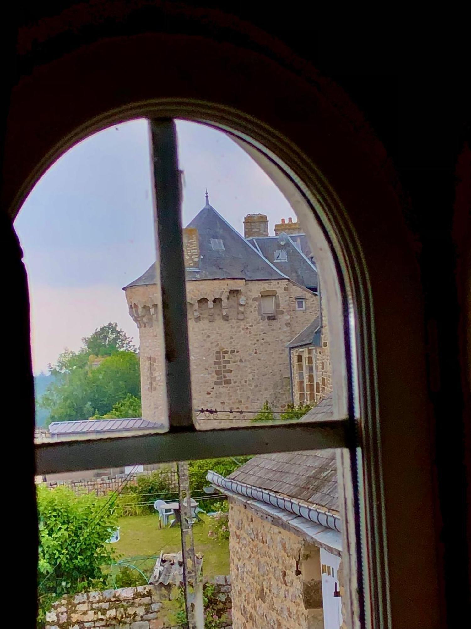 La Maison Sur Les Remparts Domfront (Orne) Exterior foto