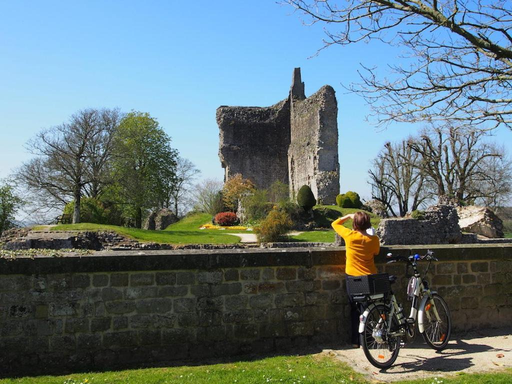 La Maison Sur Les Remparts Domfront (Orne) Exterior foto