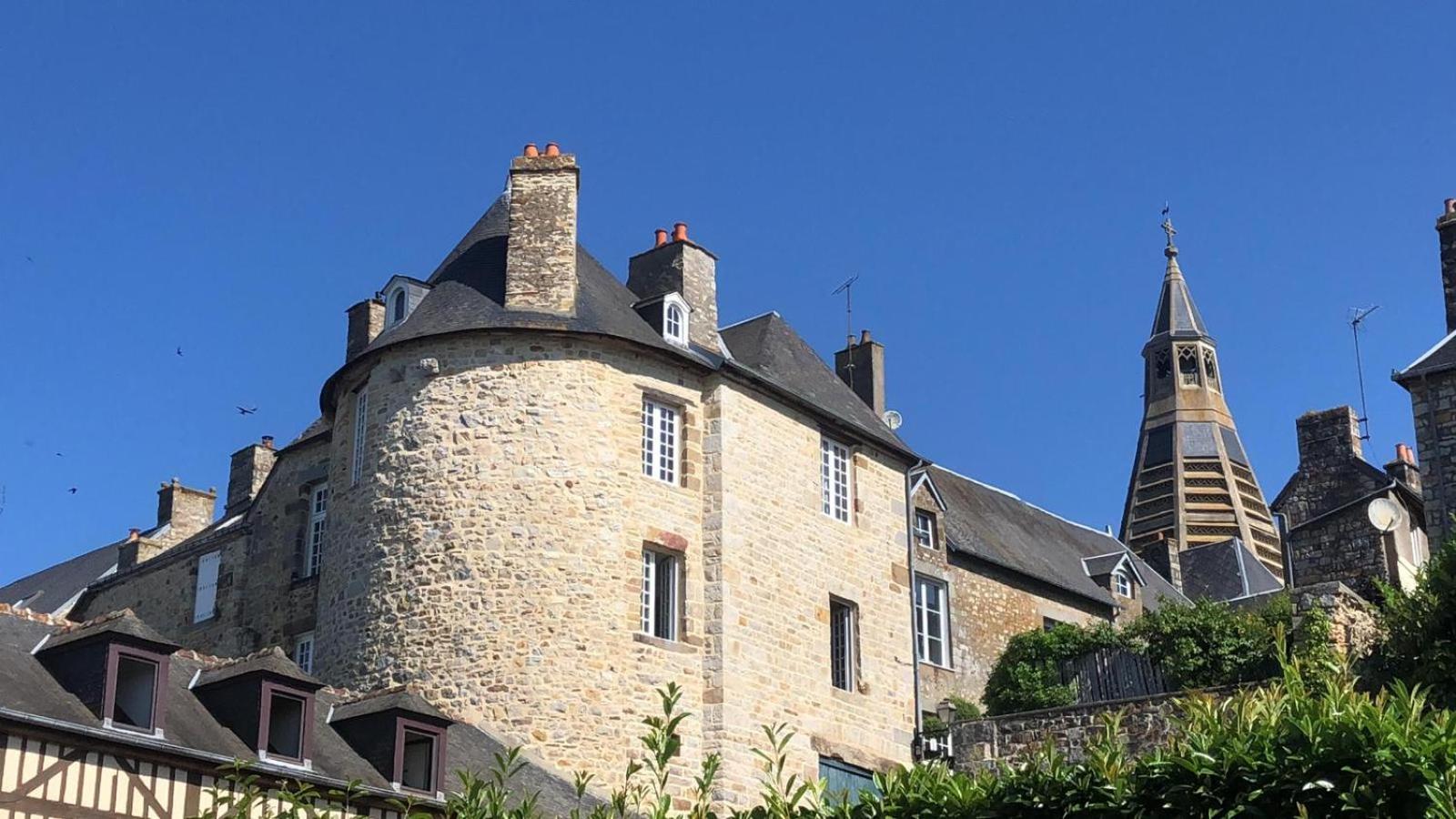 La Maison Sur Les Remparts Domfront (Orne) Exterior foto